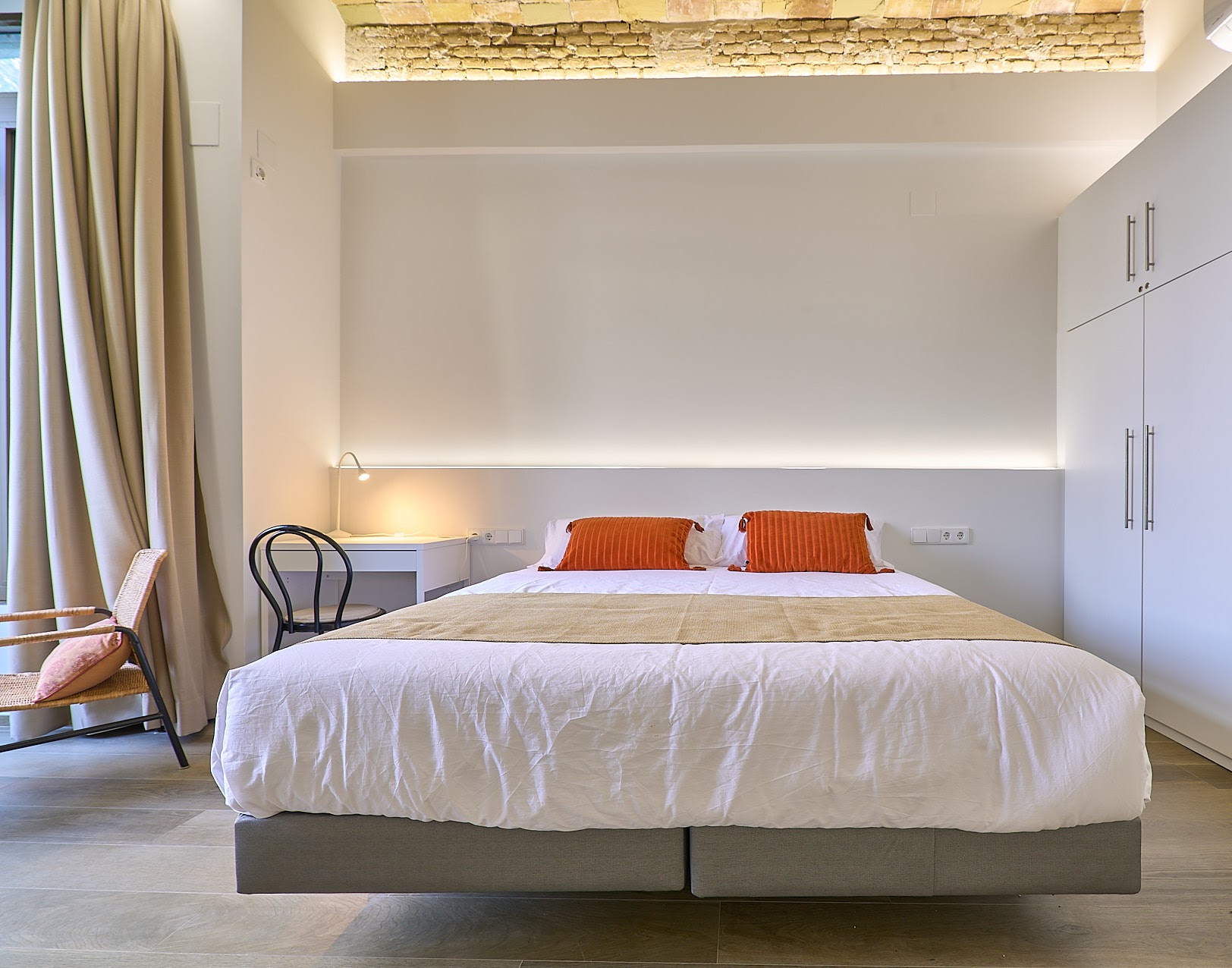 Amenity: <span>Bedroom decor</span>